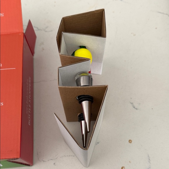 Bottle Stoppers - Red and Yellow Set - Picture 3 of 5